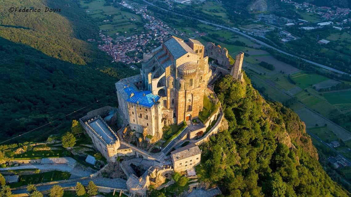 Primi raggi di sole sulla Sacra di San Michele - Federico Dovis